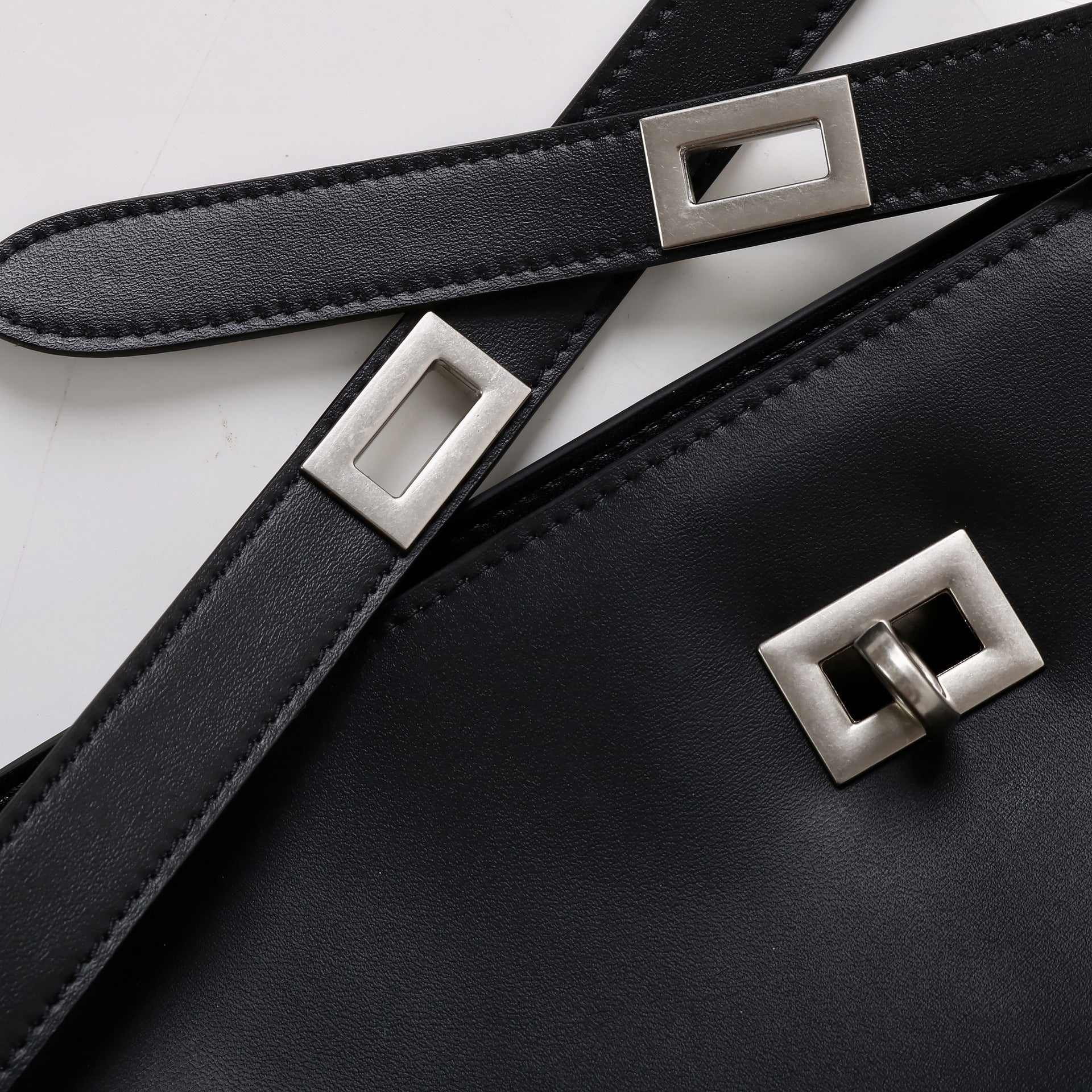 Women’s Waxed Calfskin Crossbody Baguette Bag | Effortless Vintage Grace