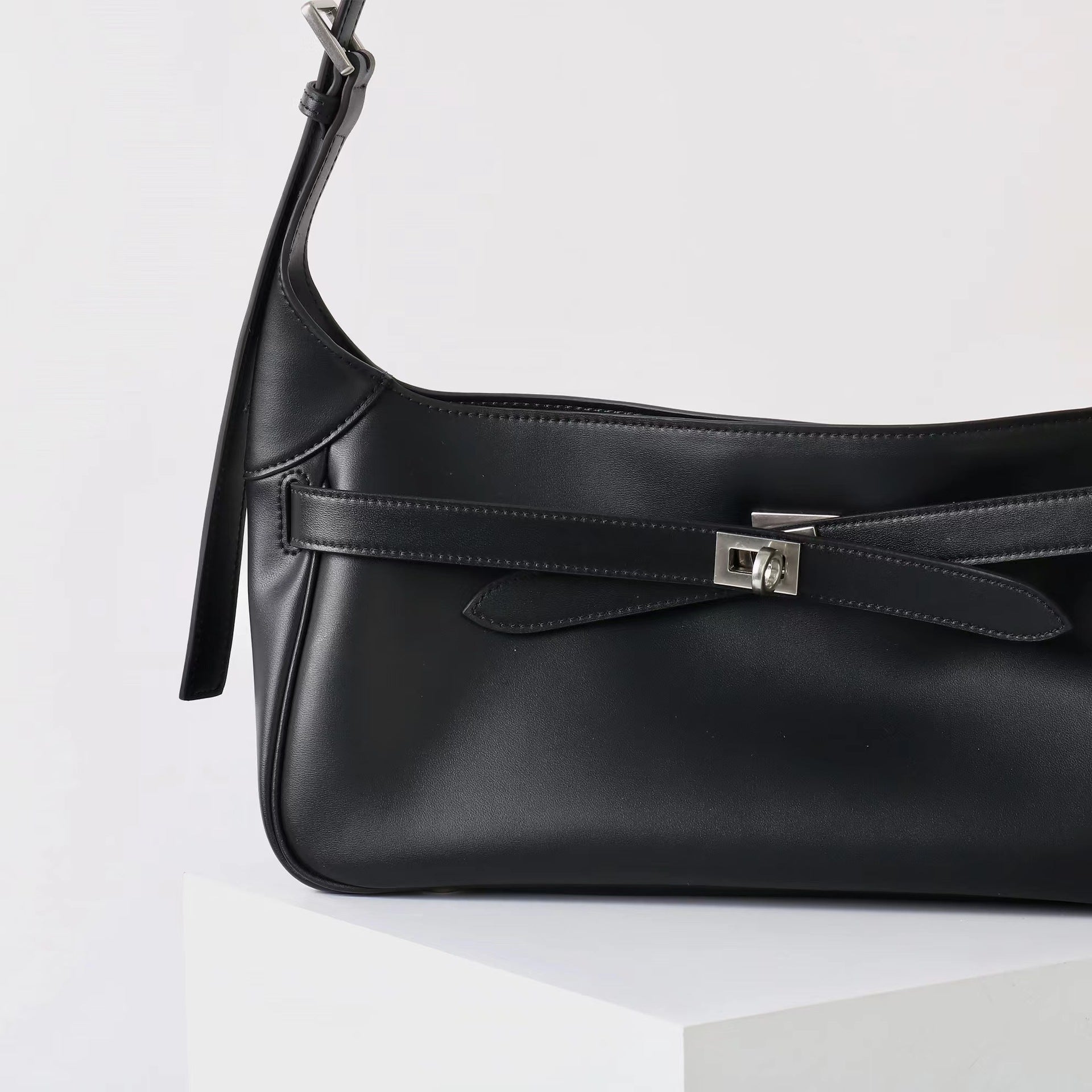 Women’s Waxed Calfskin Crossbody Baguette Bag | Effortless Vintage Grace