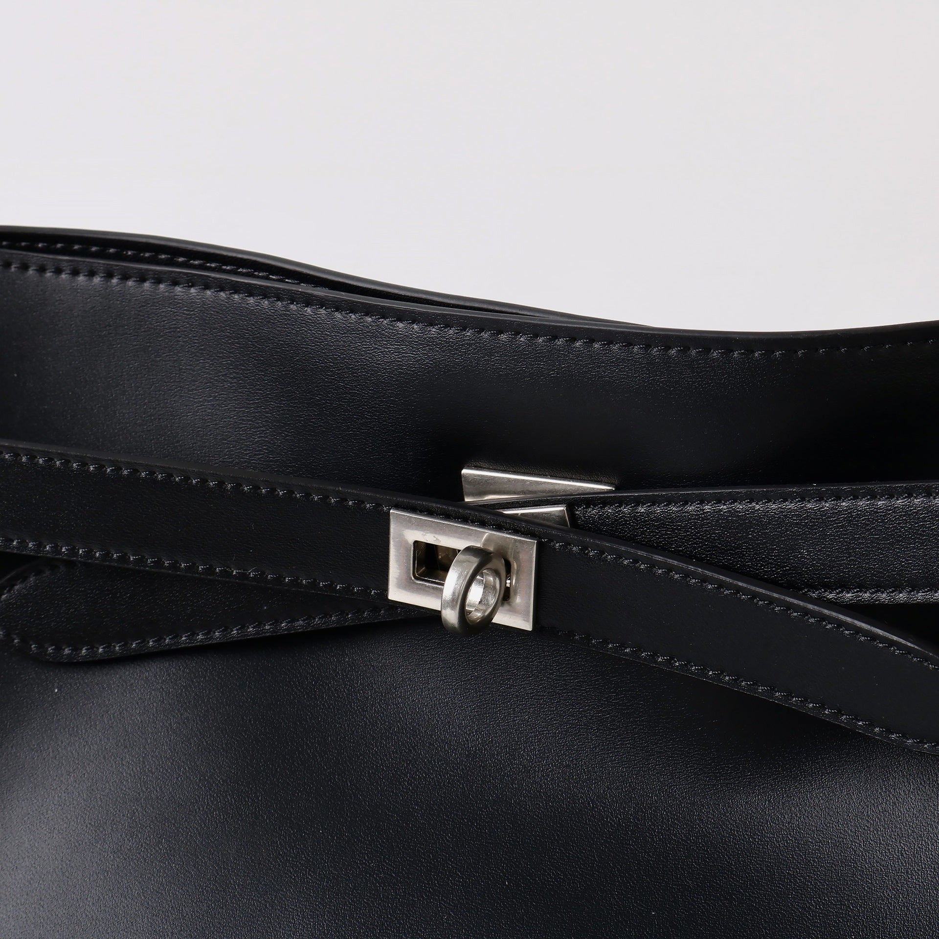 Women’s Waxed Calfskin Crossbody Baguette Bag | Effortless Vintage Grace