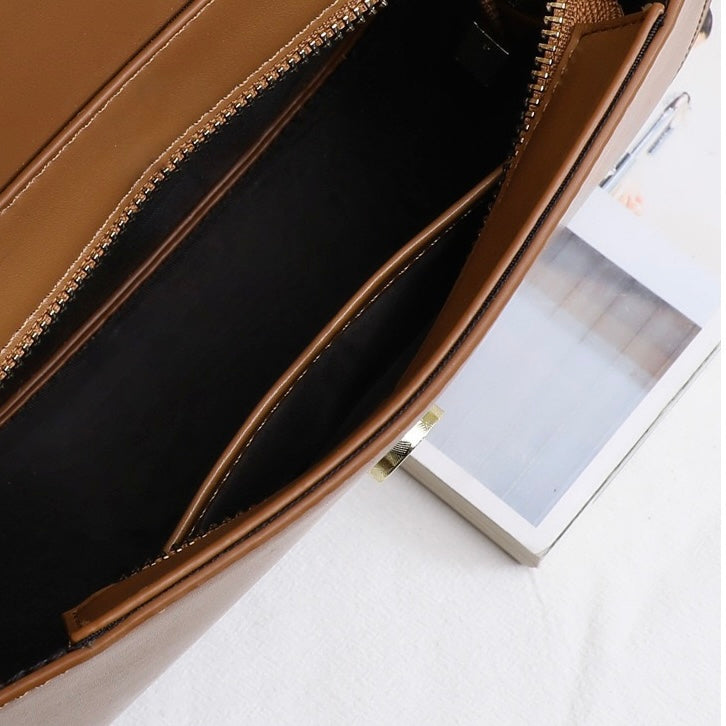 Women’s Leather Saddle Crossbody Shoulder Bag | Effortless Modern Elegance