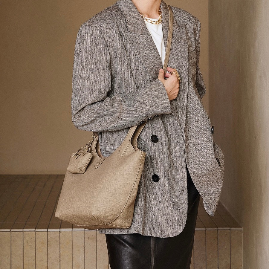 Women’s Pebbled Leather Bucket Bag | Effortless Elegance With Mini Pouch