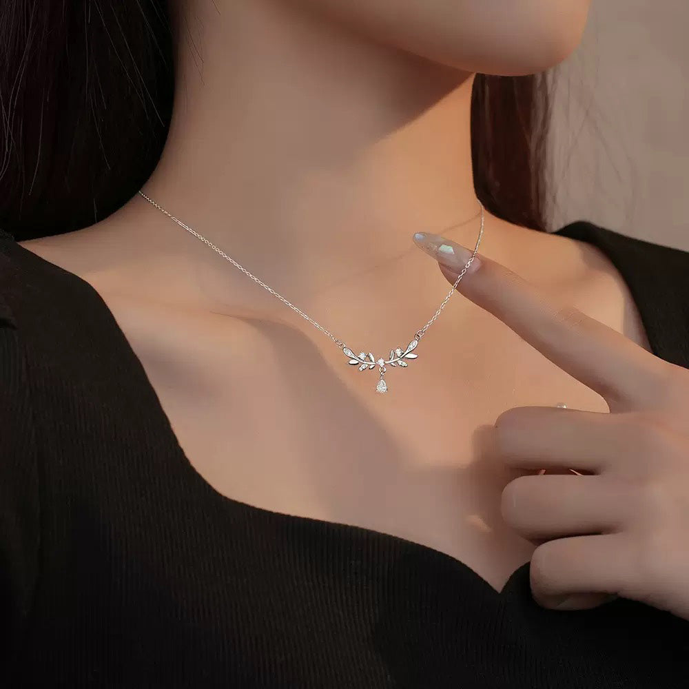 Women’s Laurel Blossom Dream Necklace | Effortless Floral Elegance