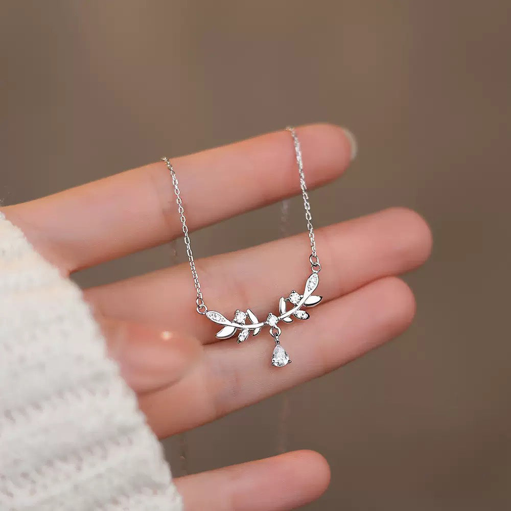 Women’s Laurel Blossom Dream Necklace | Effortless Floral Elegance