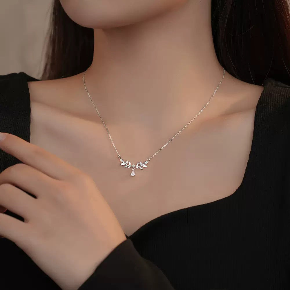 Women’s Laurel Blossom Dream Necklace | Effortless Floral Elegance