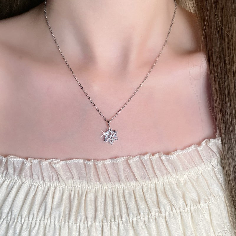 Winter Snowflake Necklace | Effortless Winter Radiance
