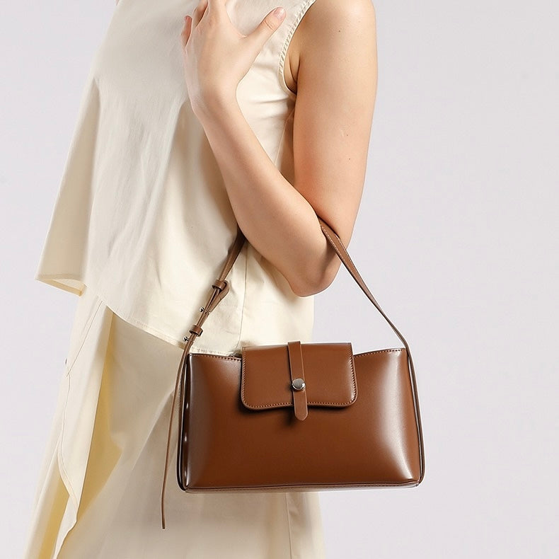 Leather Handheld Shoulder Bag | Effortless Versatile Commuter Elegance