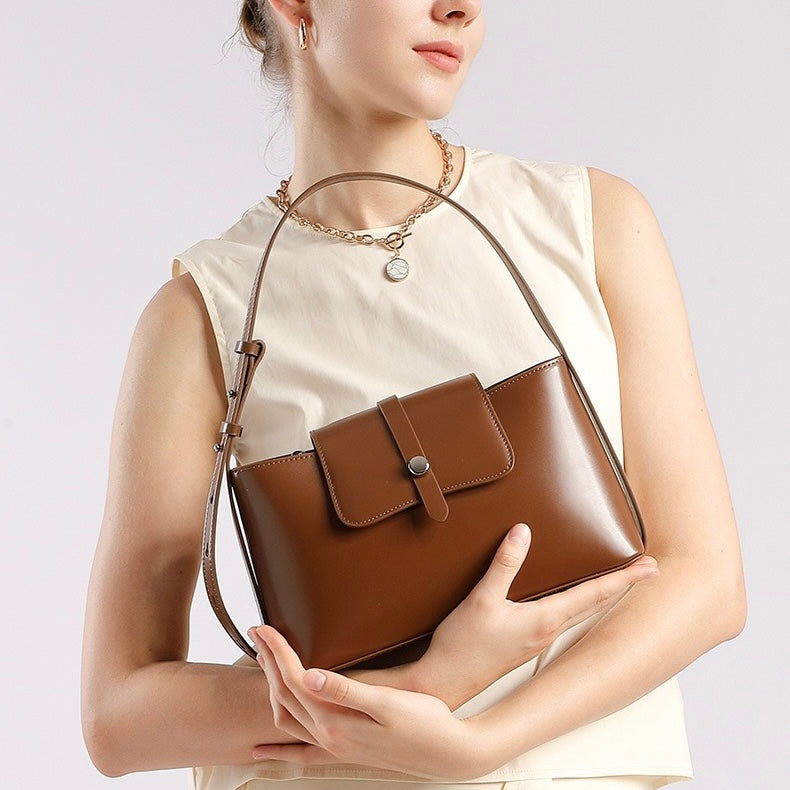 Leather Handheld Shoulder Bag | Effortless Versatile Commuter Elegance