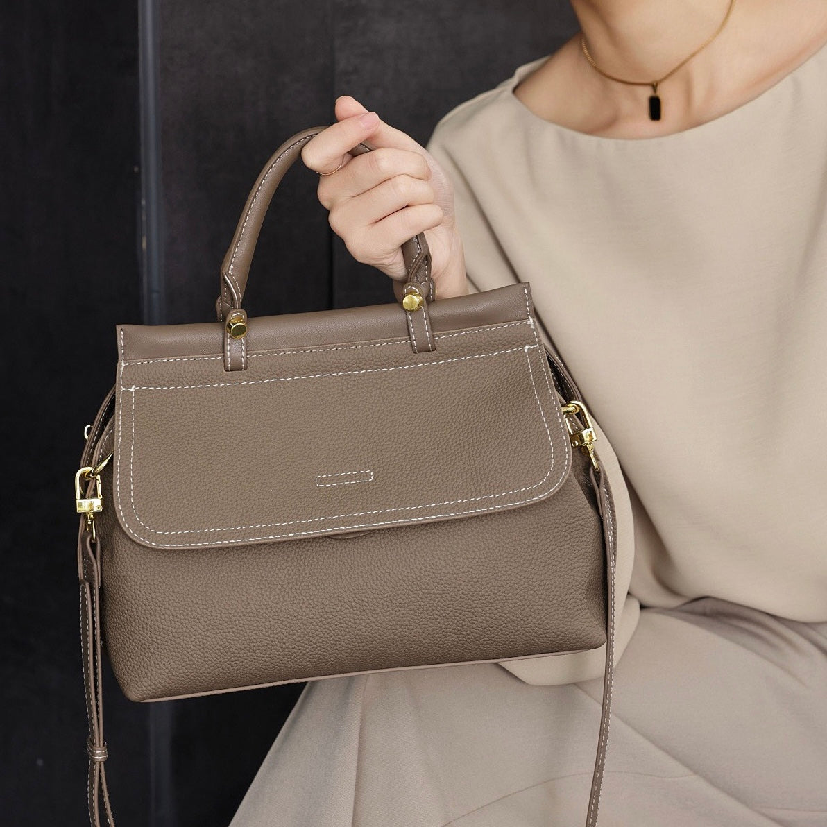 Women’s Genuine Leather Flip-Top Commuter Handbag | Effortless Elegance