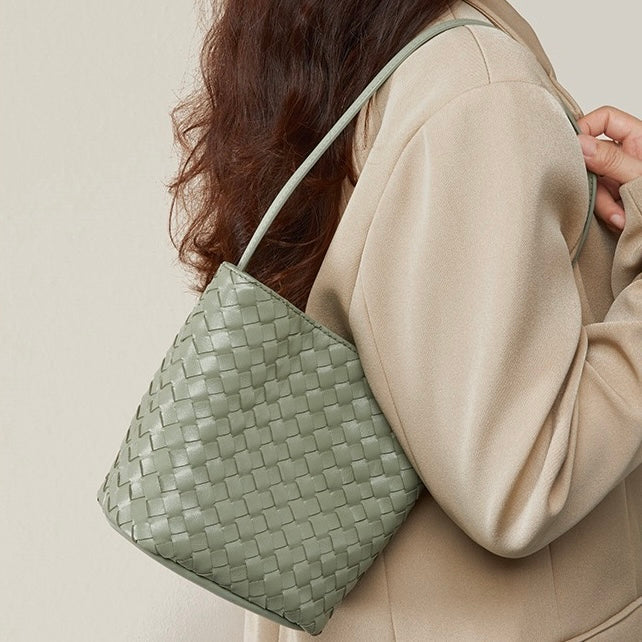 Women’s Genuine Sheepskin Woven Bucket Bag | Effortless Vintage Poise