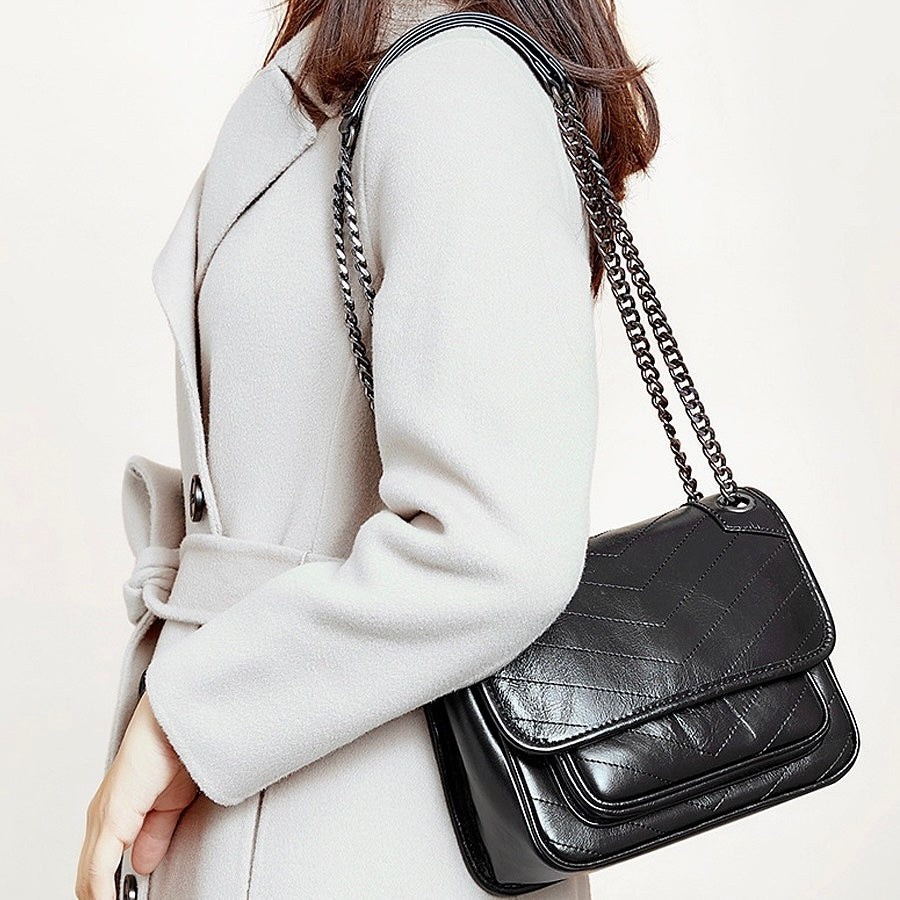 Women’s Genuine Leather Chain Detail Messenger Shoulder Bag | Spacious Elegance