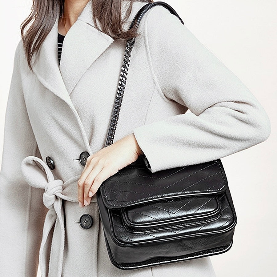 Women’s Genuine Leather Chain Detail Messenger Shoulder Bag | Spacious Elegance