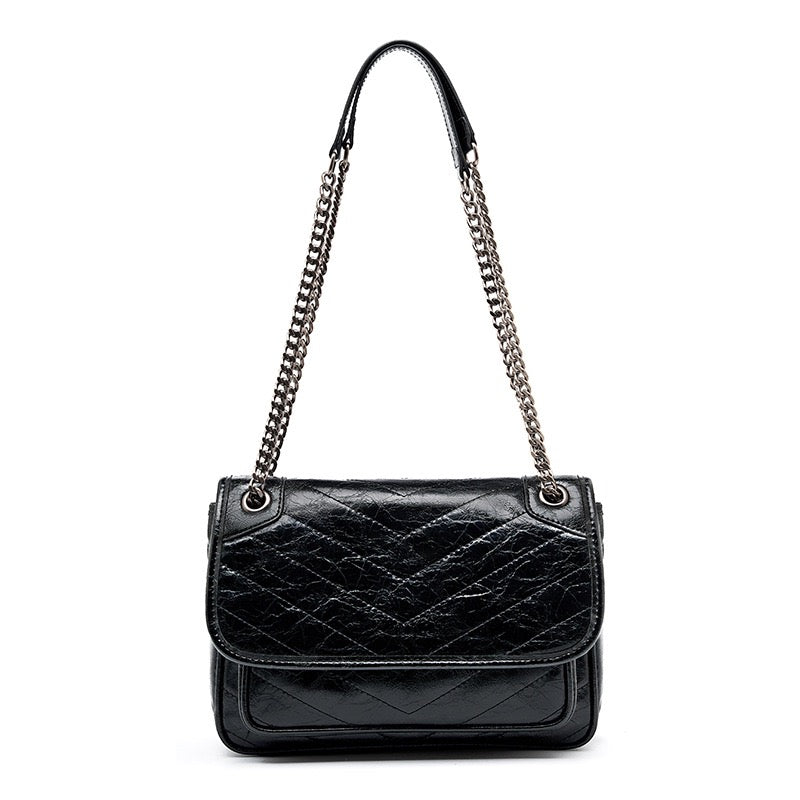 Women’s Genuine Leather Chain Detail Messenger Shoulder Bag | Spacious Elegance