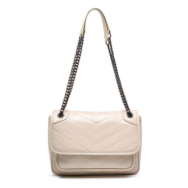 Women’s Genuine Leather Chain Detail Messenger Shoulder Bag | Spacious Elegance
