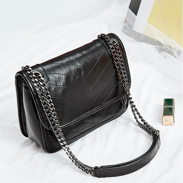 Women’s Genuine Leather Chain Detail Messenger Shoulder Bag | Spacious Elegance